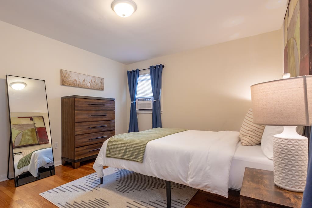 luxe-belleville-1-bed:-pets-ok-parking-laundry/