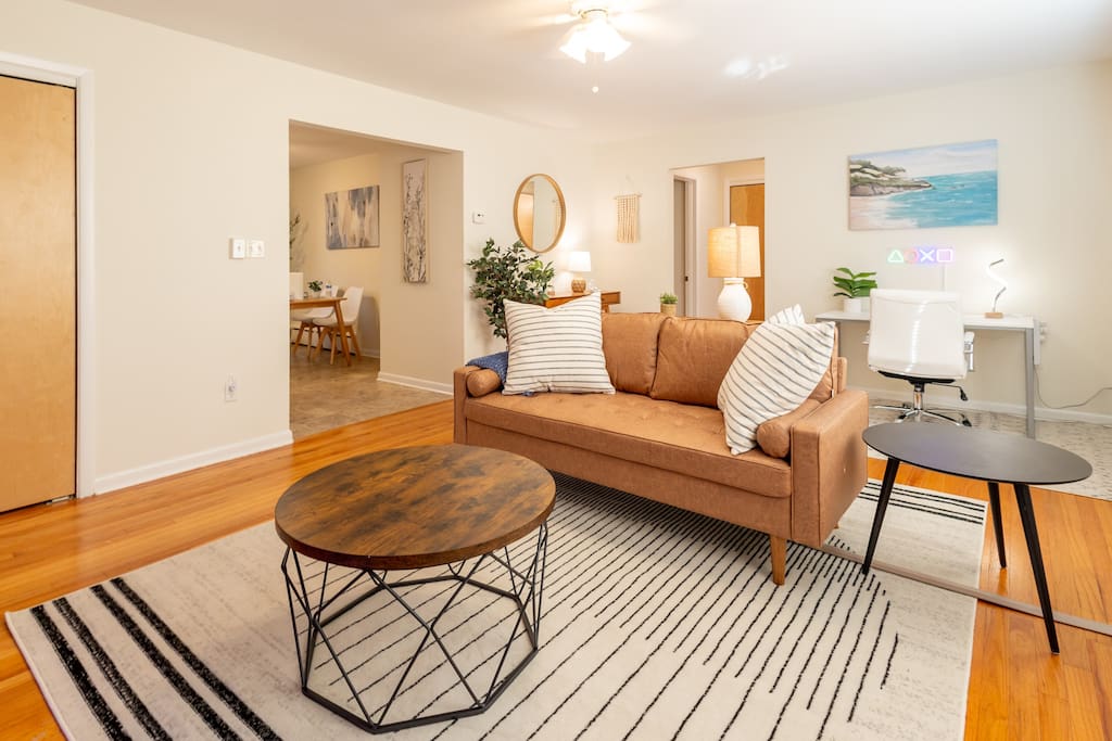 luxe-belleville-1-bed:-pets-ok-parking-laundry/