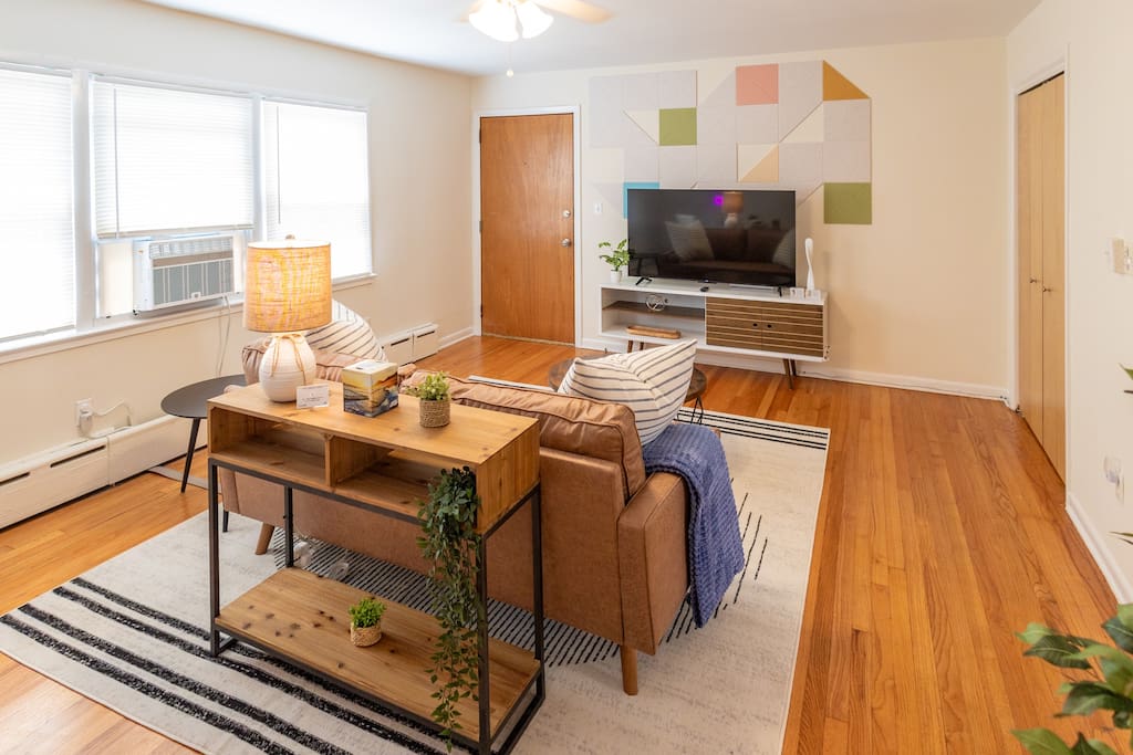 luxe-belleville-1-bed:-pets-ok-parking-laundry/