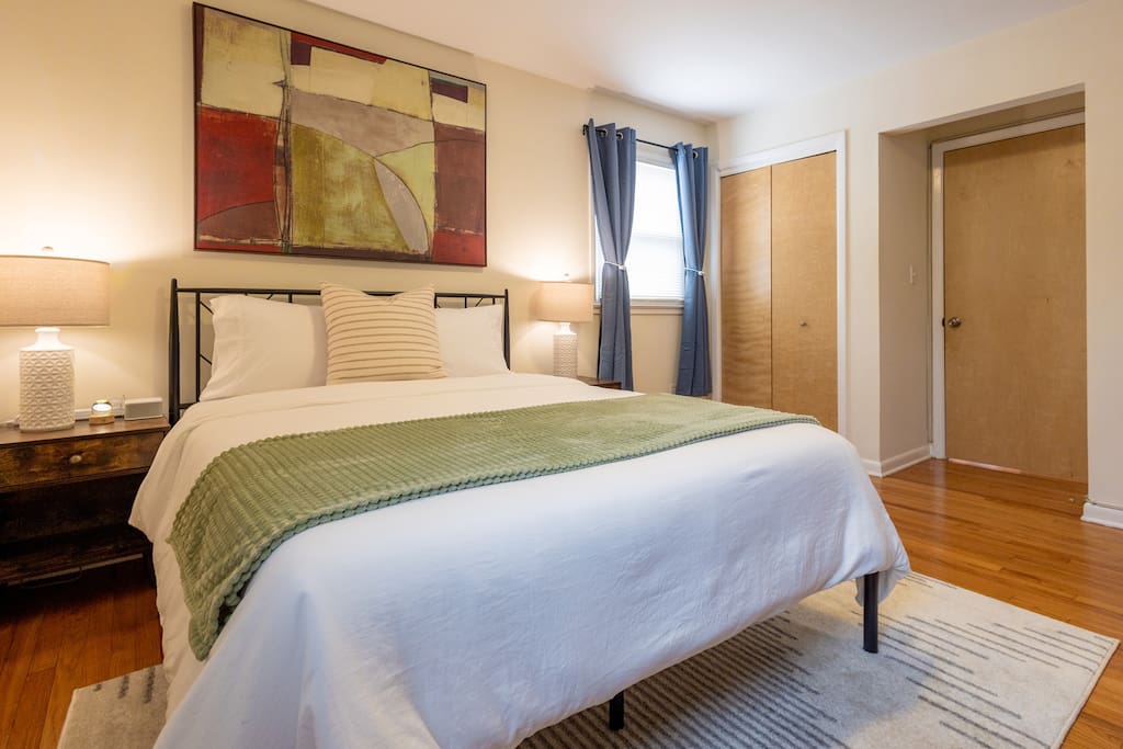 luxe-belleville-1-bed:-pets-ok-parking-laundry/