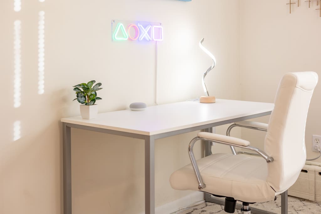 luxe-belleville-1-bed:-pets-ok-parking-laundry/