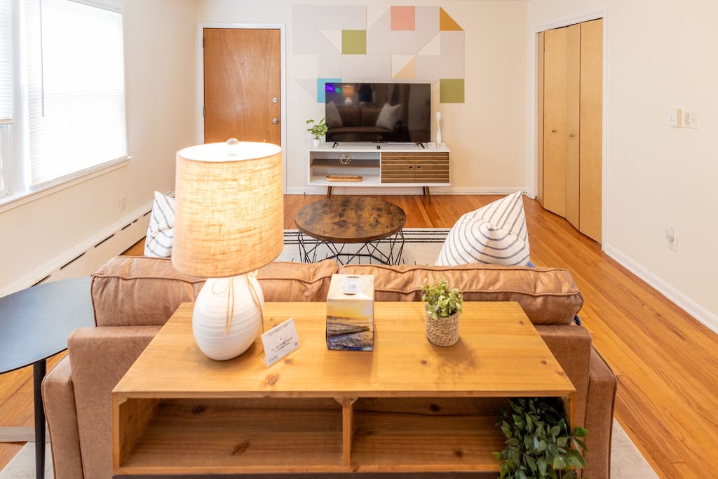 luxe-belleville-1-bed:-pets-ok-parking-laundry/