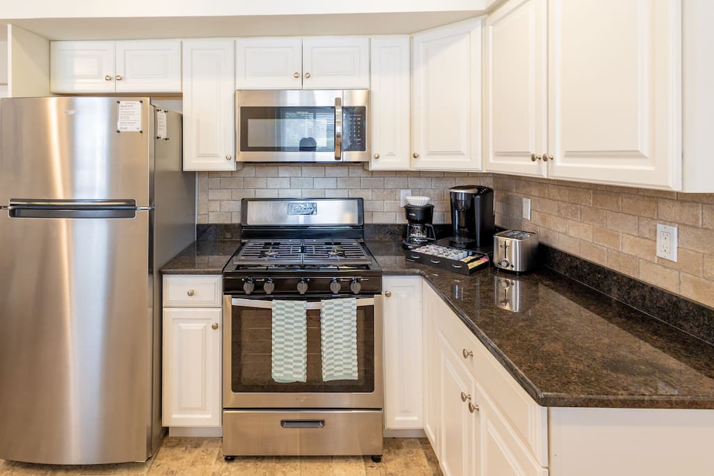 luxe-belleville-1-bed:-pets-ok-parking-laundry/