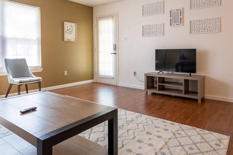 Comfort & Convenience: 2BR/2BA Retreat
