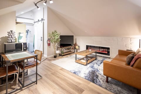 Cozy 1 BR Laundry, Pets, Parking, Fios WiFi