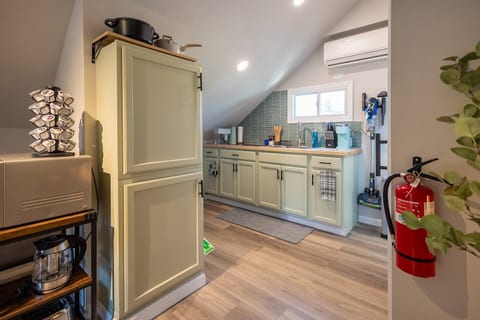 Cozy 1 BR Laundry, Pets, Parking, Fios WiFi