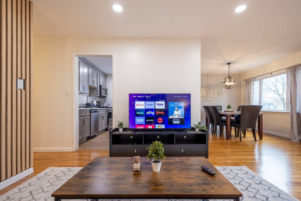 Spacious 3b/2ba Near Train, Pets, Laundry, Parking