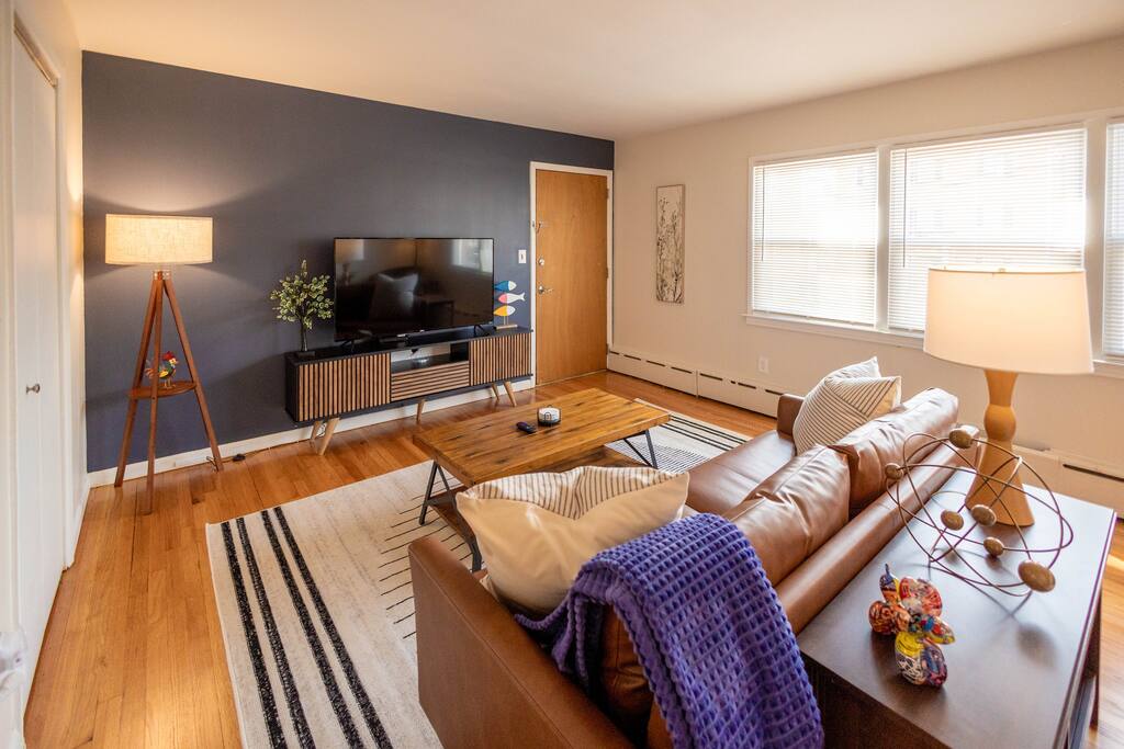 large-belleville-1-bed:-pets-ok-parking-laundry/