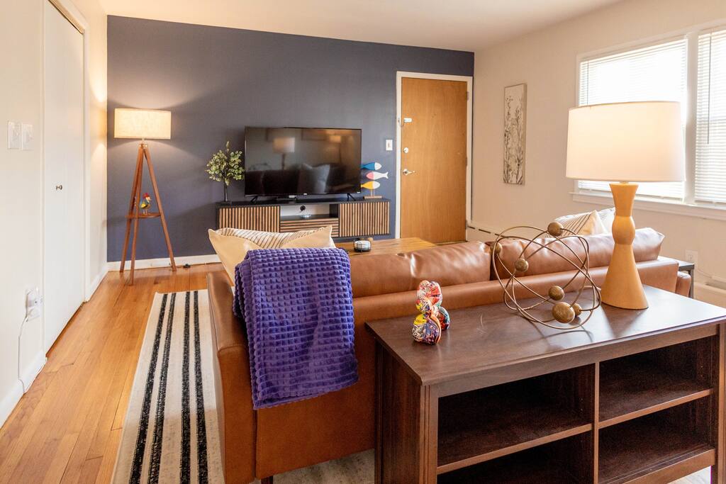 large-belleville-1-bed:-pets-ok-parking-laundry/