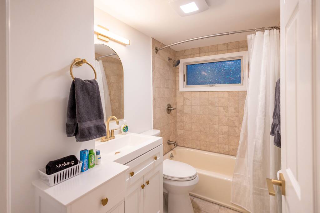 bloomfield-1-bed:-laundry-in-unit-pets-parking/