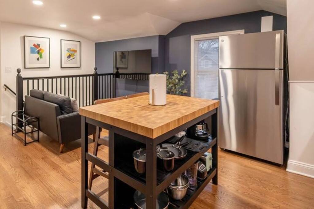 bloomfield-1-bed:-laundry-in-unit-pets-parking/