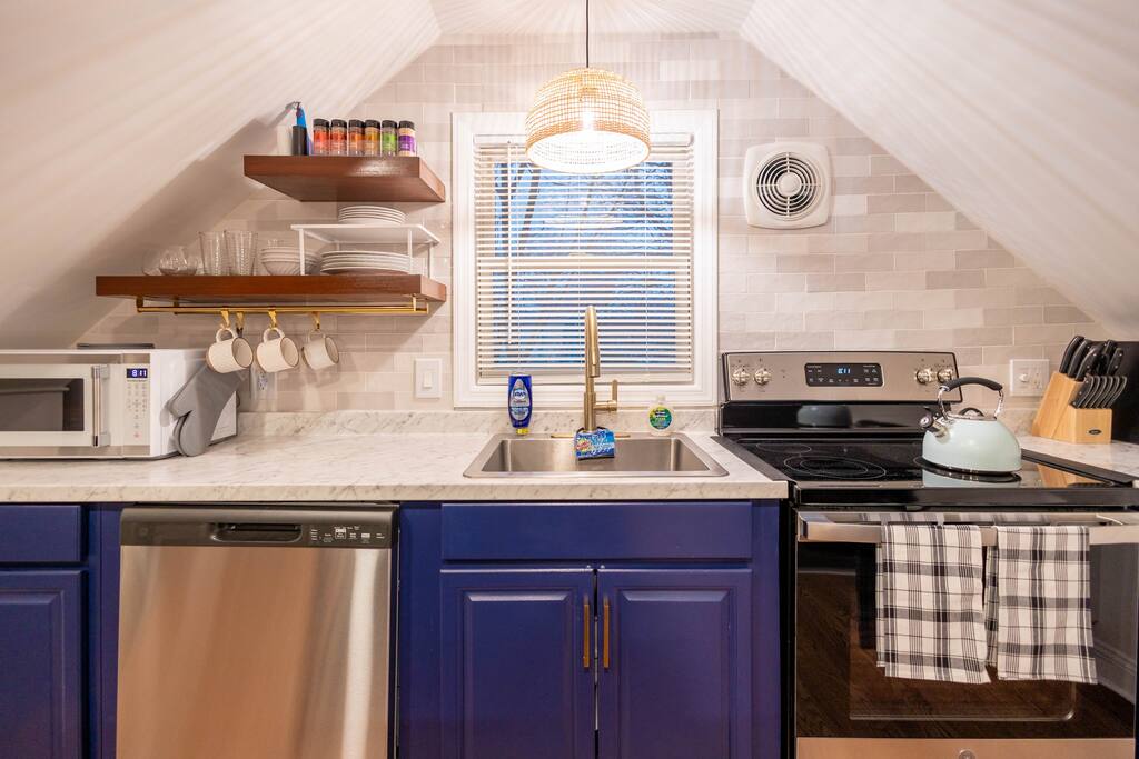 bloomfield-1-bed:-laundry-in-unit-pets-parking/