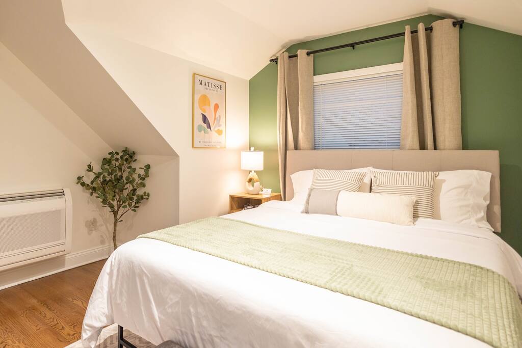 bloomfield-1-bed:-laundry-in-unit-pets-parking/