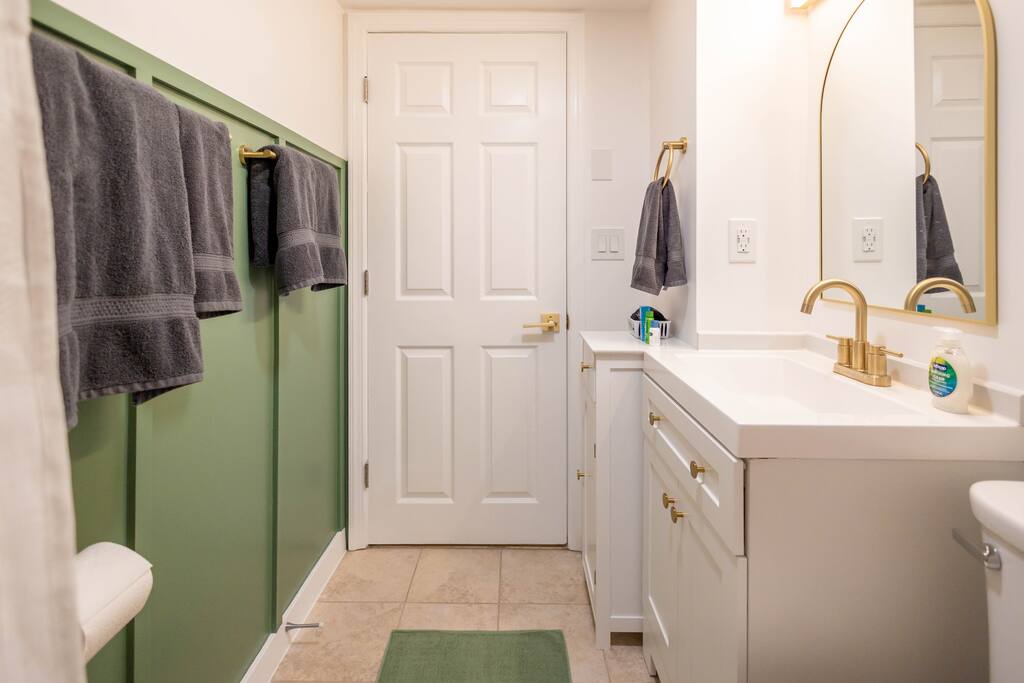 bloomfield-1-bed:-laundry-in-unit-pets-parking/