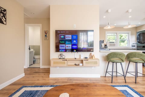 Bloomfield 2 Bed: Laundry In-Unit, Pets, Parking