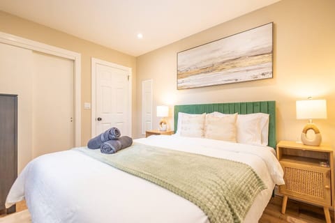 Bloomfield 2 Bed: Laundry In-Unit, Pets, Parking