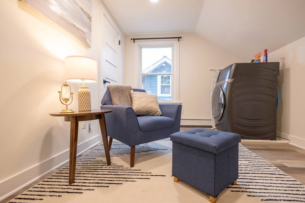 Bloomfield 3 Bed: Walk 2 Train, Laundry, Pets OK
