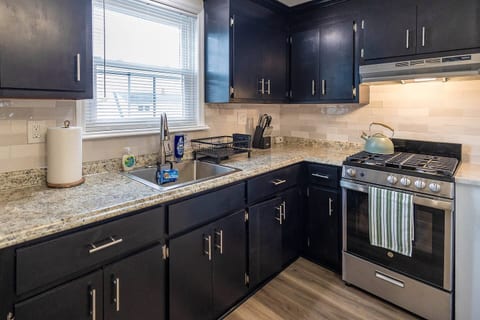 Lodi 1 Bed: In-Unit Laundry, Fios, Safe, Private