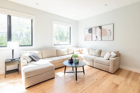 Executive 4BR/4BA, King Bed, Offices, EV, Bidets