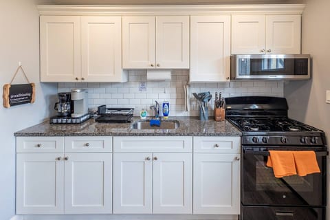 Clifton 1 Bed, Park2Cars, Pets OK, Laundry, Fios