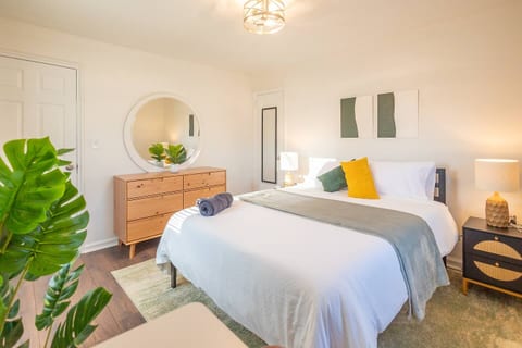 Clifton 1 Bed, Parking, Pets OK, Laundry, Fios
