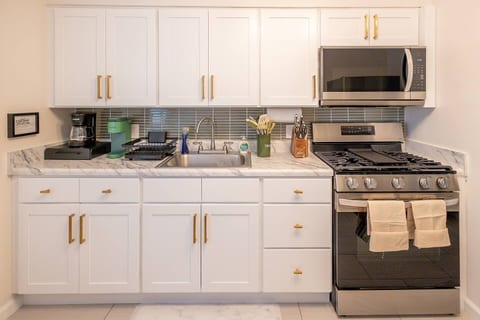 Clifton 1 Bed, Parking, Pets OK, Laundry, Fios