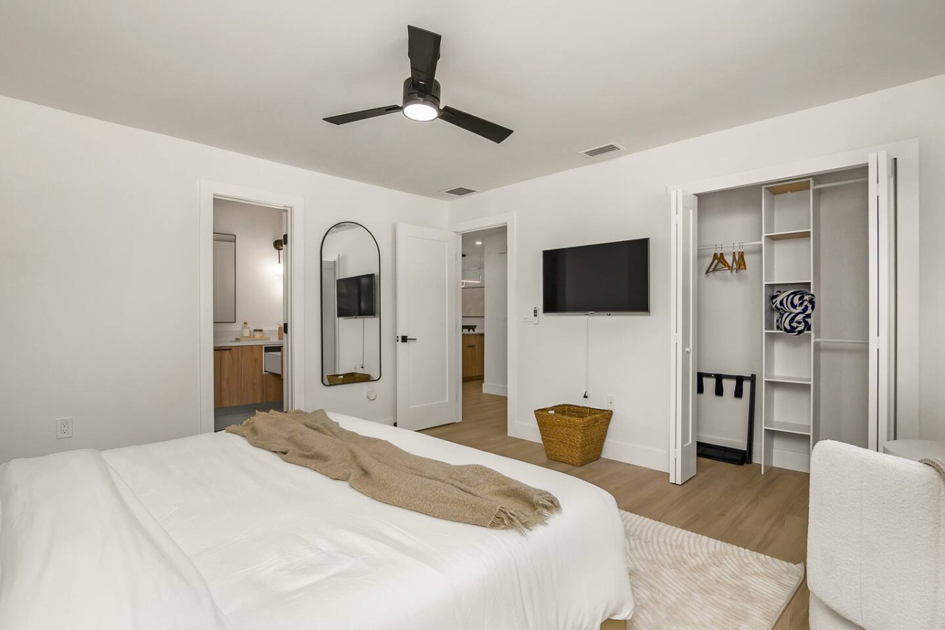 villa-driftwood-by-downtown-and-beach/