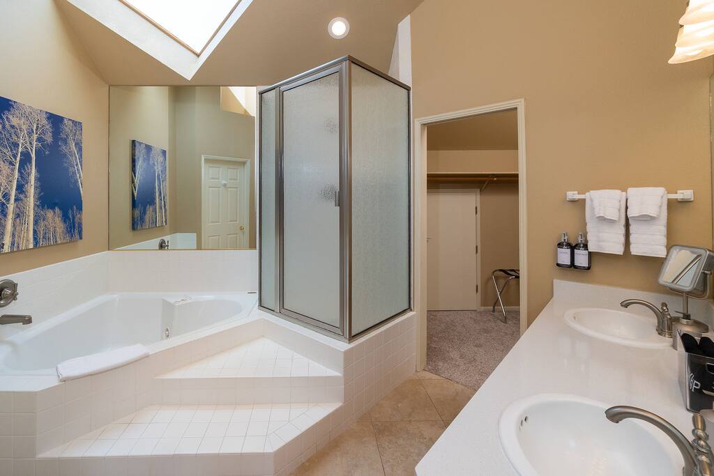 EV Charging*Private Hot tub*New Decor*