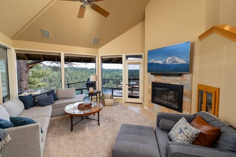 Beautiful view of the river canyon and the Deschutes River