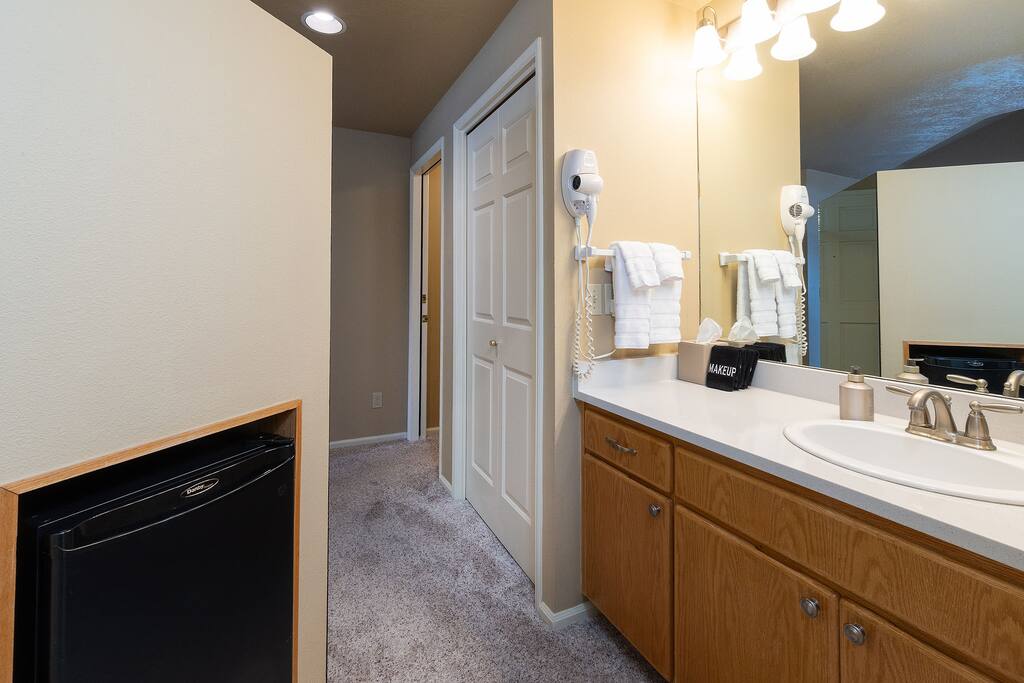 EV Charging*Private Hot tub*New Decor*