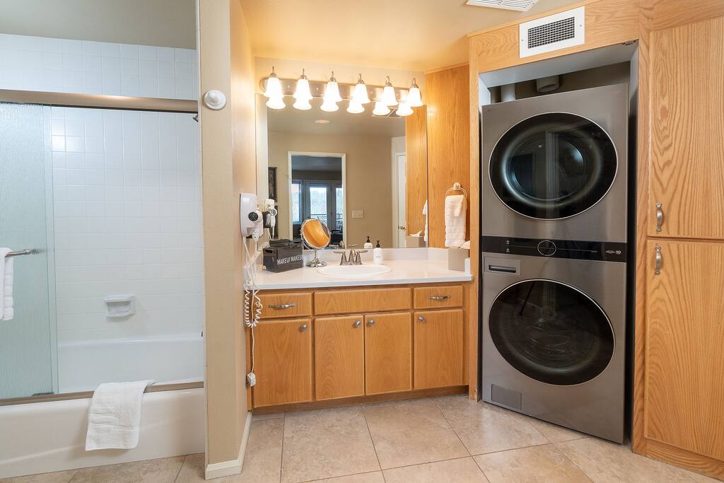 EV Charging*Private Hot tub*New Decor*