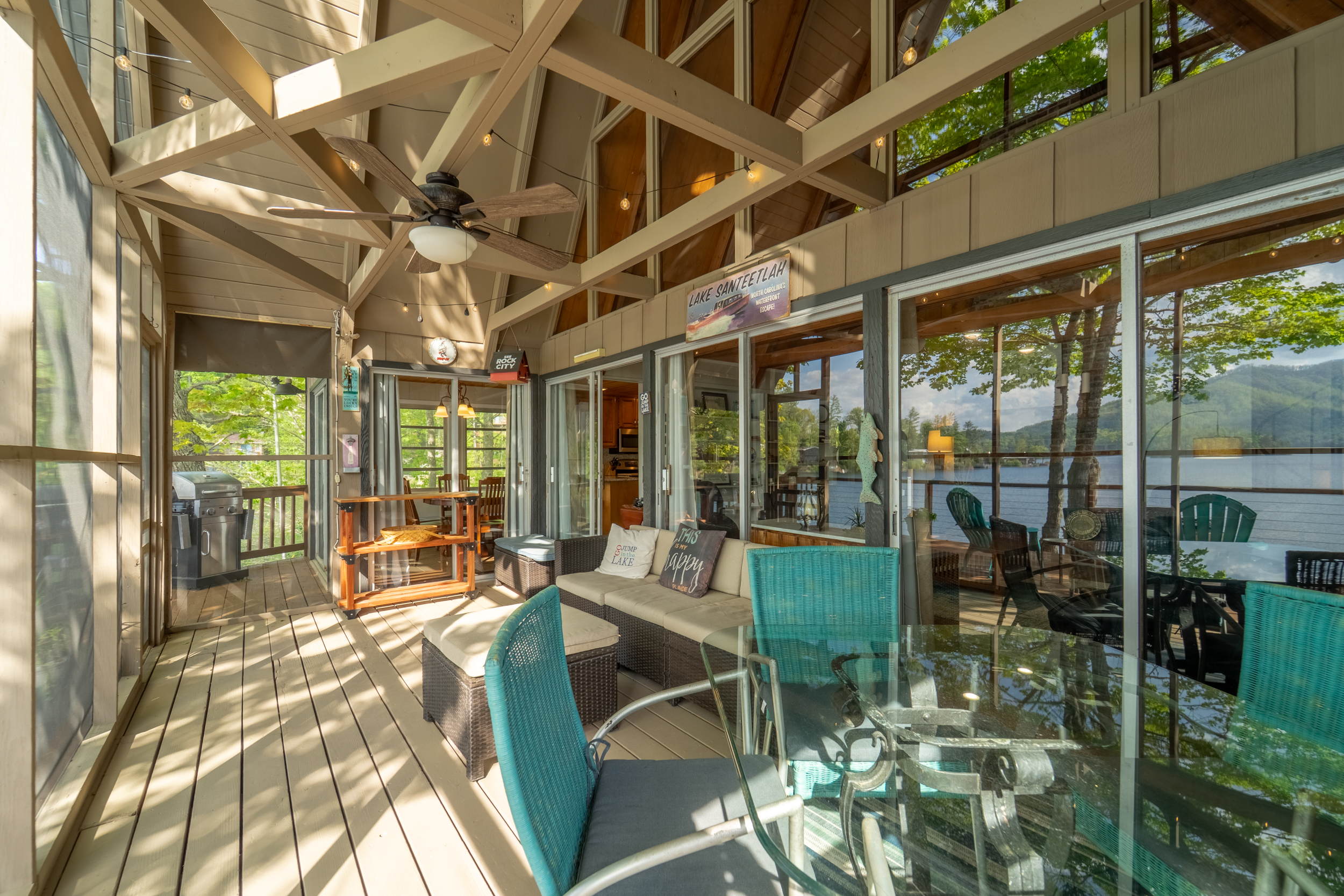 Screened-In Porch with 4-Seater Outdoor Dining - A Point of View - Robbinsville