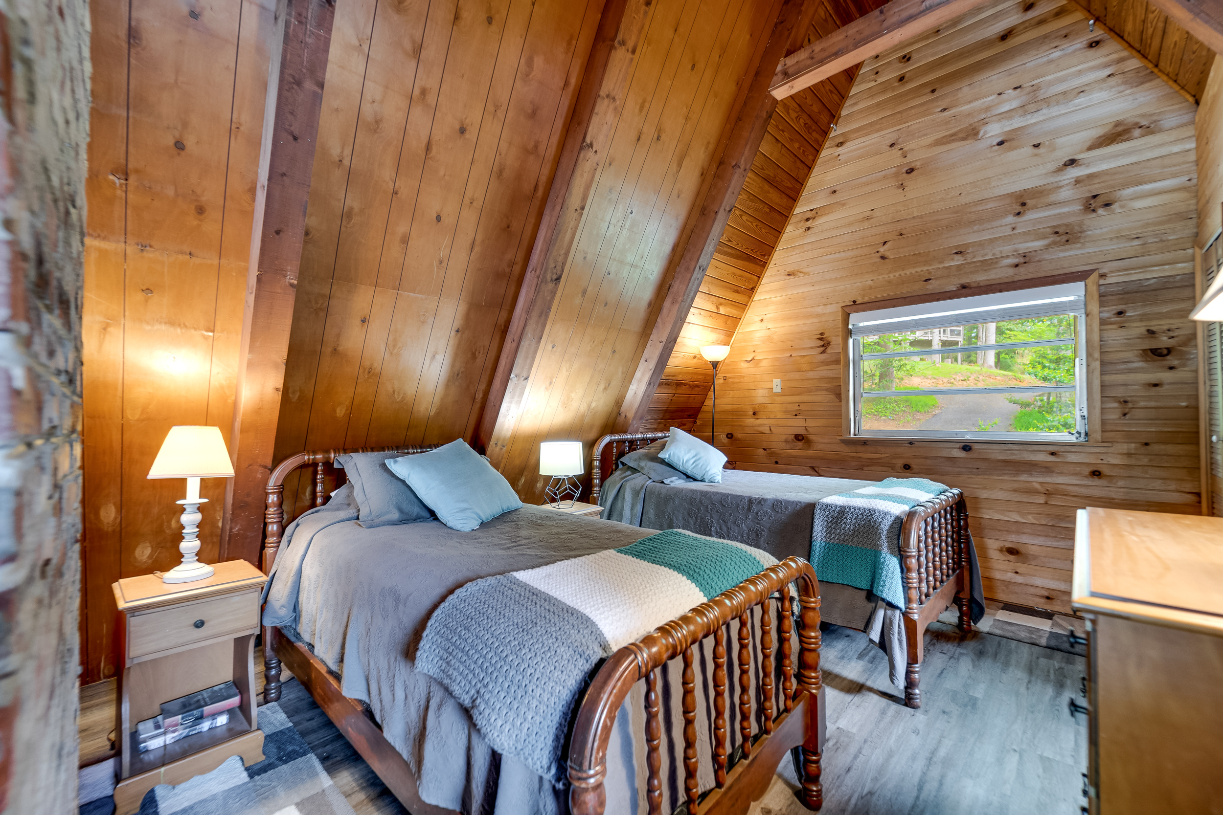 Loft (4th) Bedroom with Two Twin Beds - A Point of View - Robbinsville