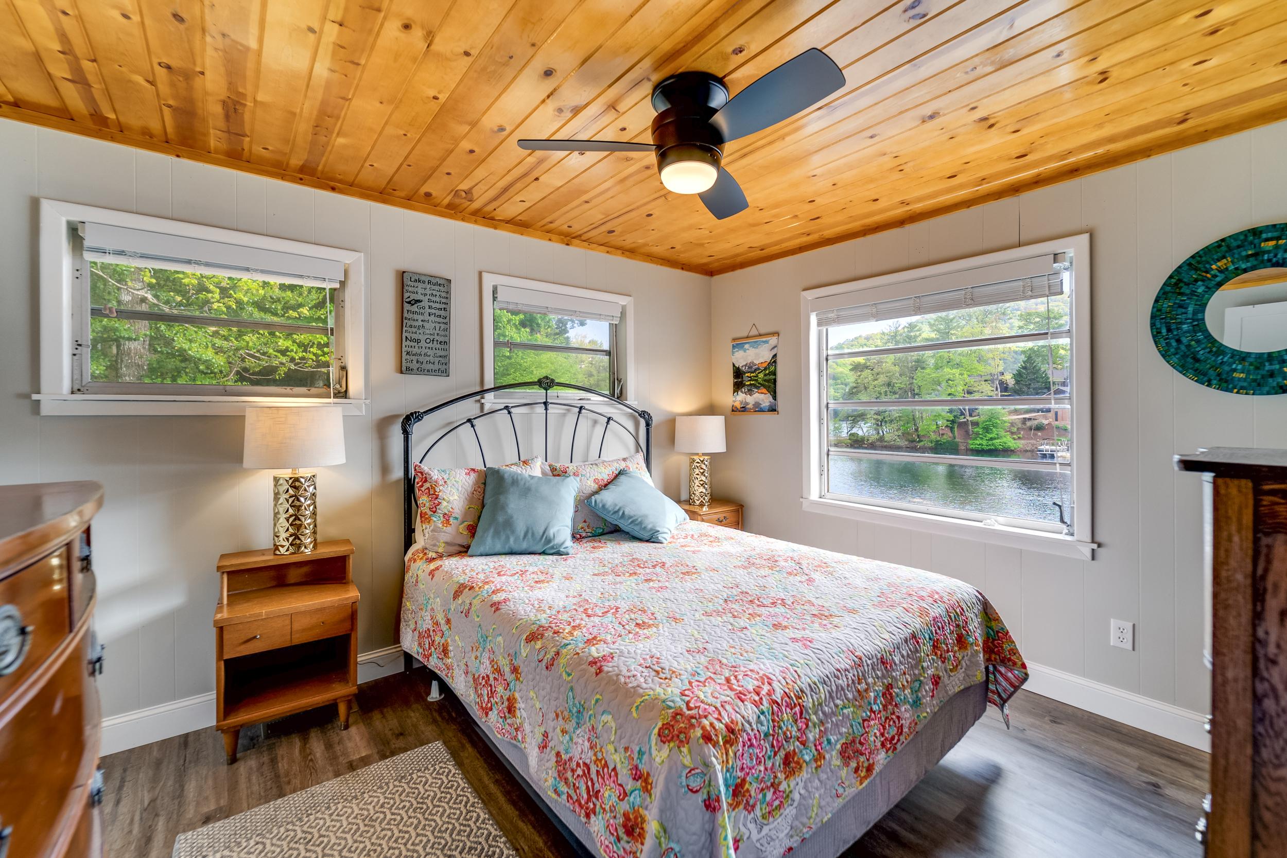 2nd Bedroom with Queen Bed and Lake View - A Point of View - Robbinsville