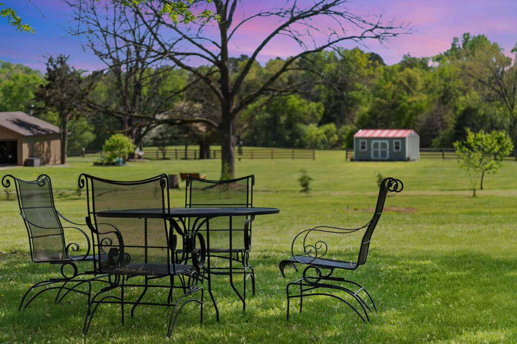 Spacious | Sunroom | 9 Acres | Near Wedding Venues