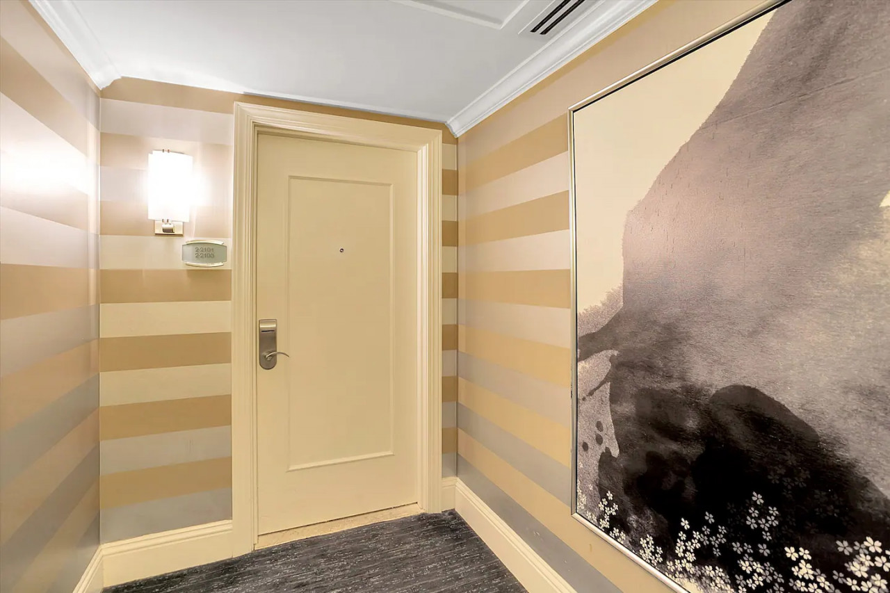 Newly Renovated - Fontainebleau Tresor 1 Bedroom