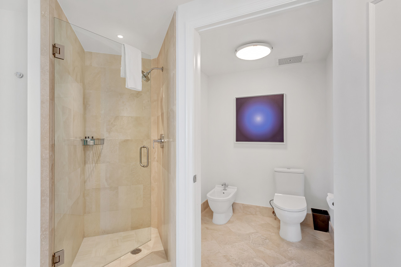 Newly Renovated - Fontainebleau Tresor 1 Bedroom