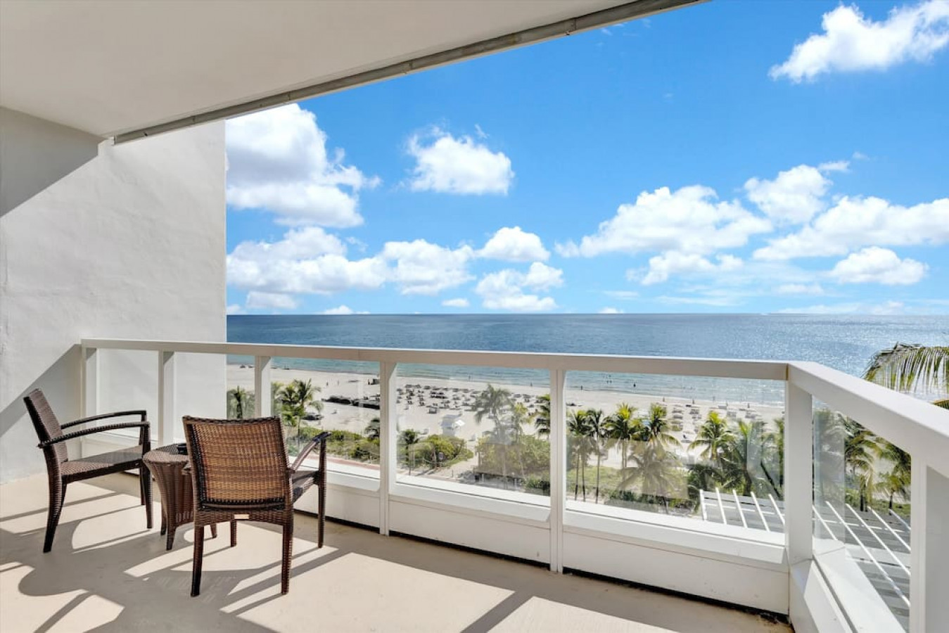 New Listing - Gorgeous Fontainebleau Sorrento 1BR