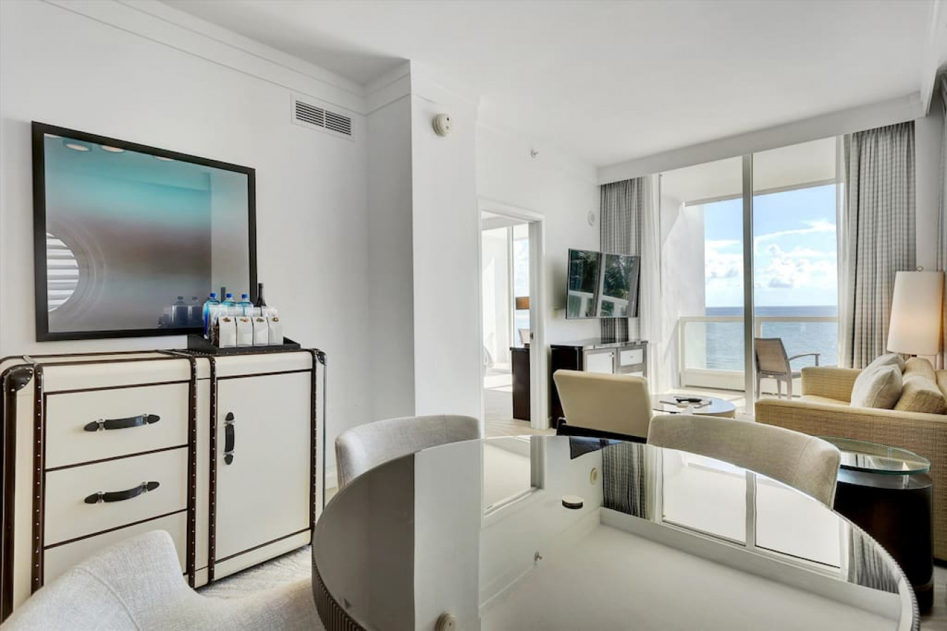 New Listing - Gorgeous Fontainebleau Sorrento 1BR