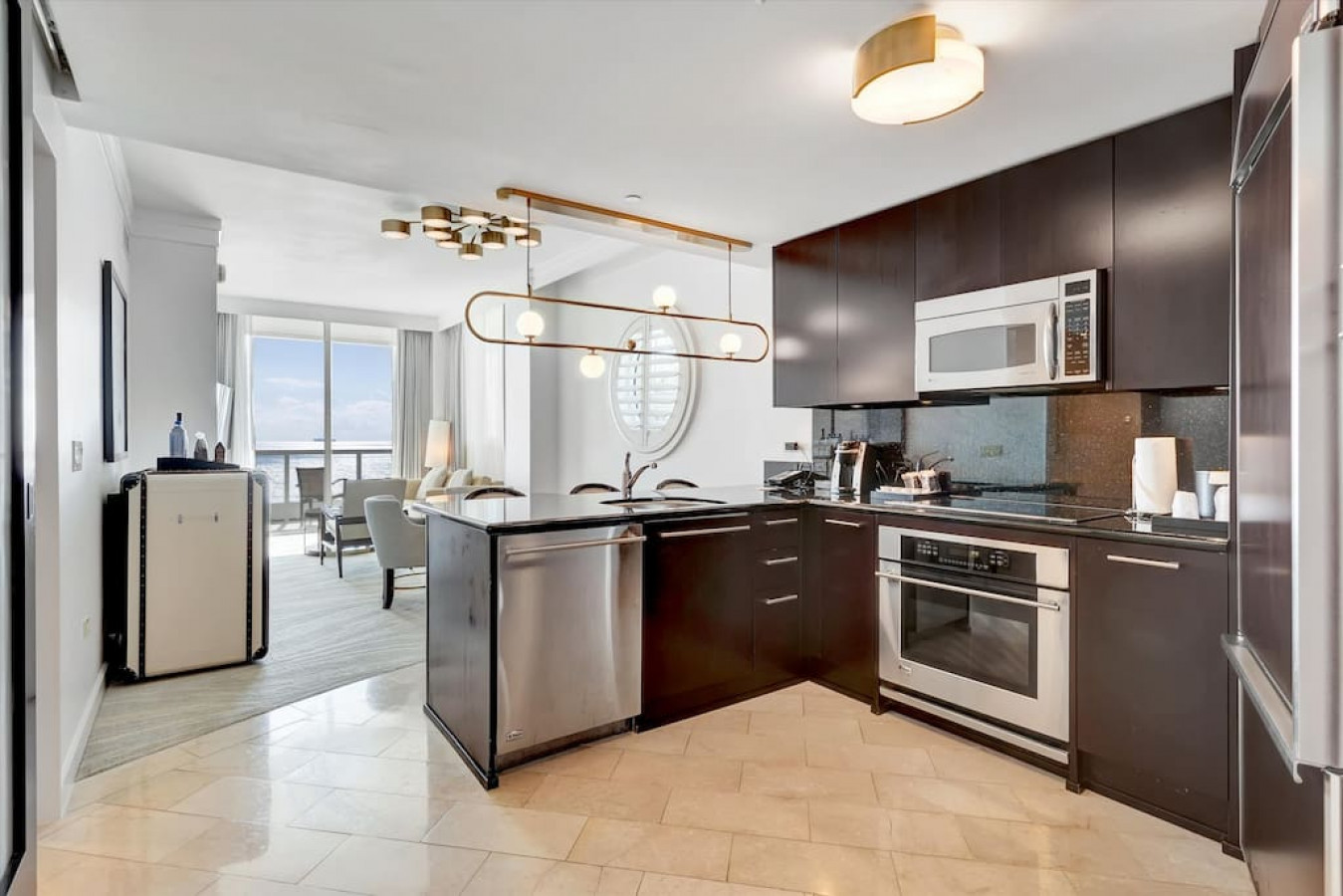 New Listing - Gorgeous Fontainebleau Sorrento 1BR