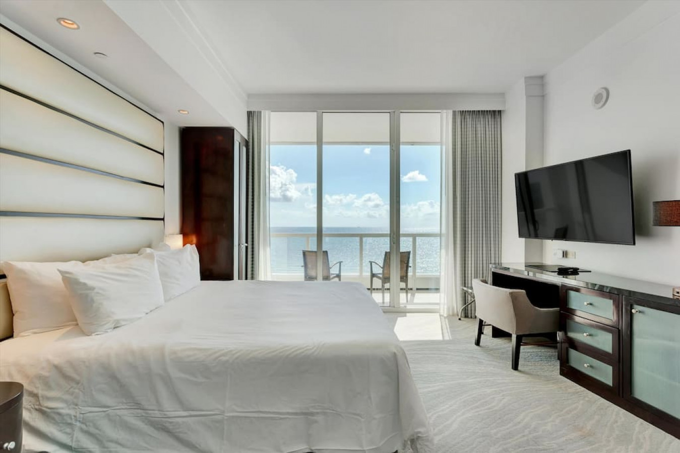 New Listing - Gorgeous Fontainebleau Sorrento 1BR