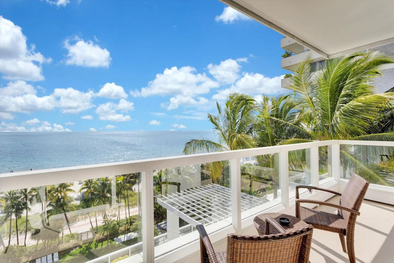 New Listing - Gorgeous Fontainebleau Sorrento 1BR