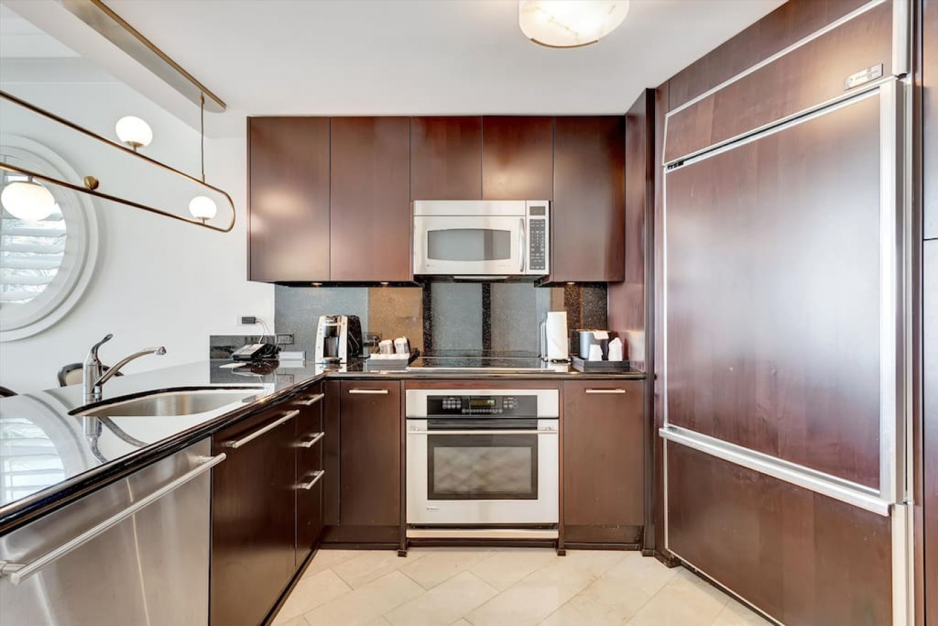 New Listing - Gorgeous Fontainebleau Sorrento 1BR