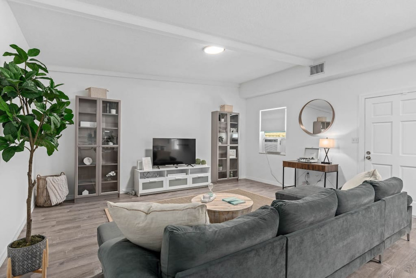 Gorgeous Mount Dora Haven: Stylish 3BR Retreat