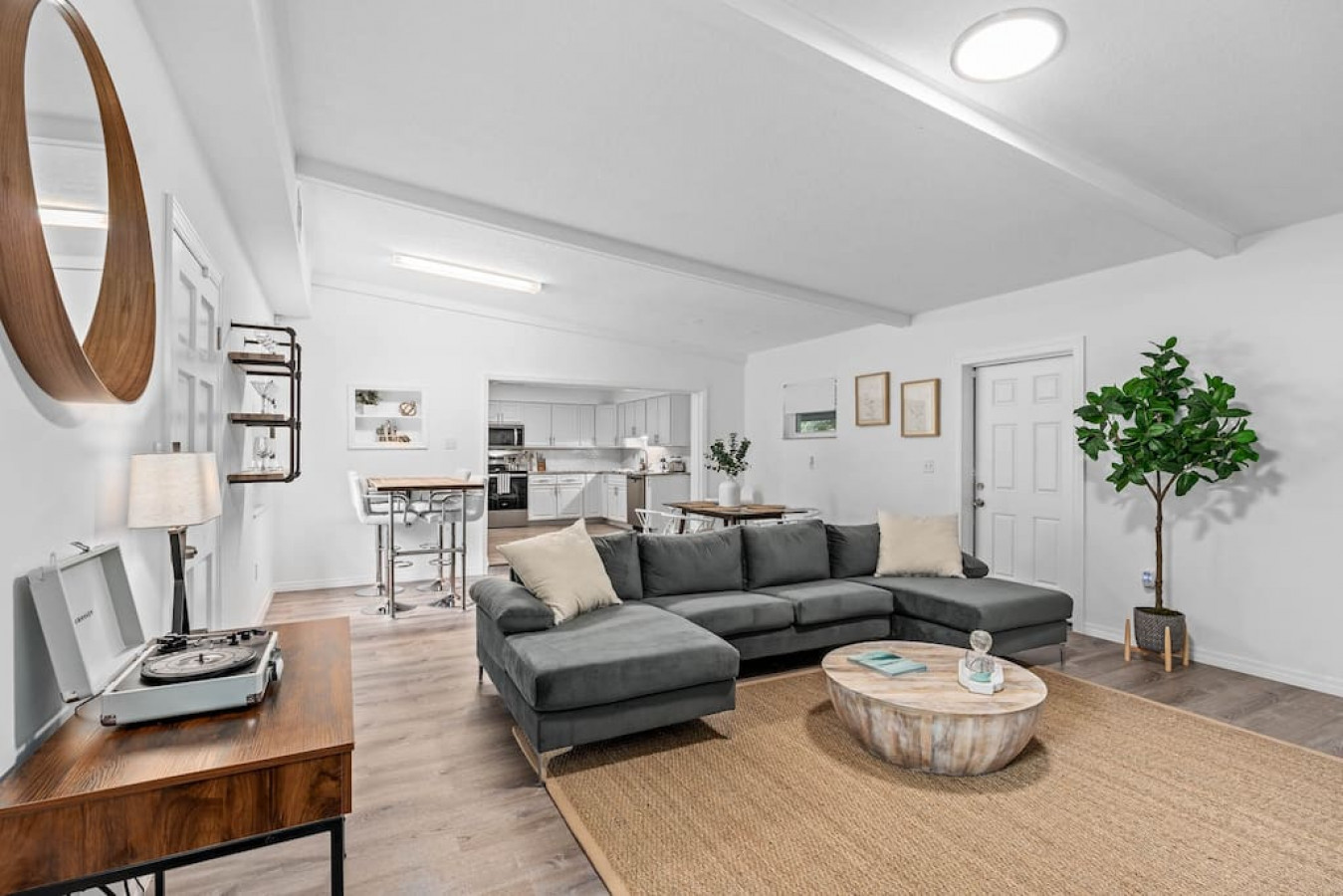 Gorgeous Mount Dora Haven: Stylish 3BR Retreat