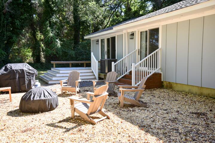 Outdoor propane grill and firepit.