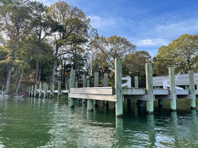 A view of the sturdy dock from a kayak.