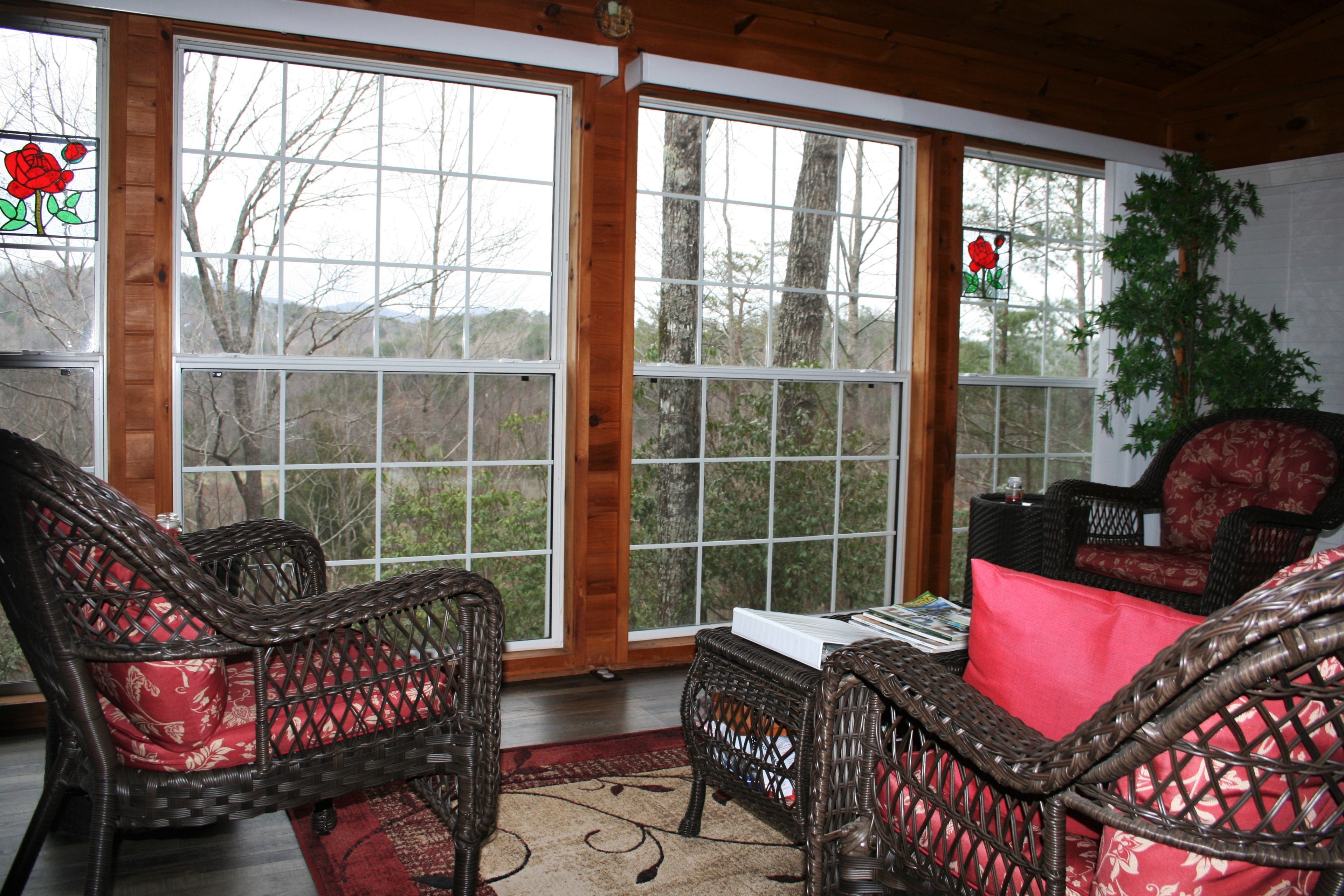 located-in-downtown-helen-with-gorgeous-mtn-views/