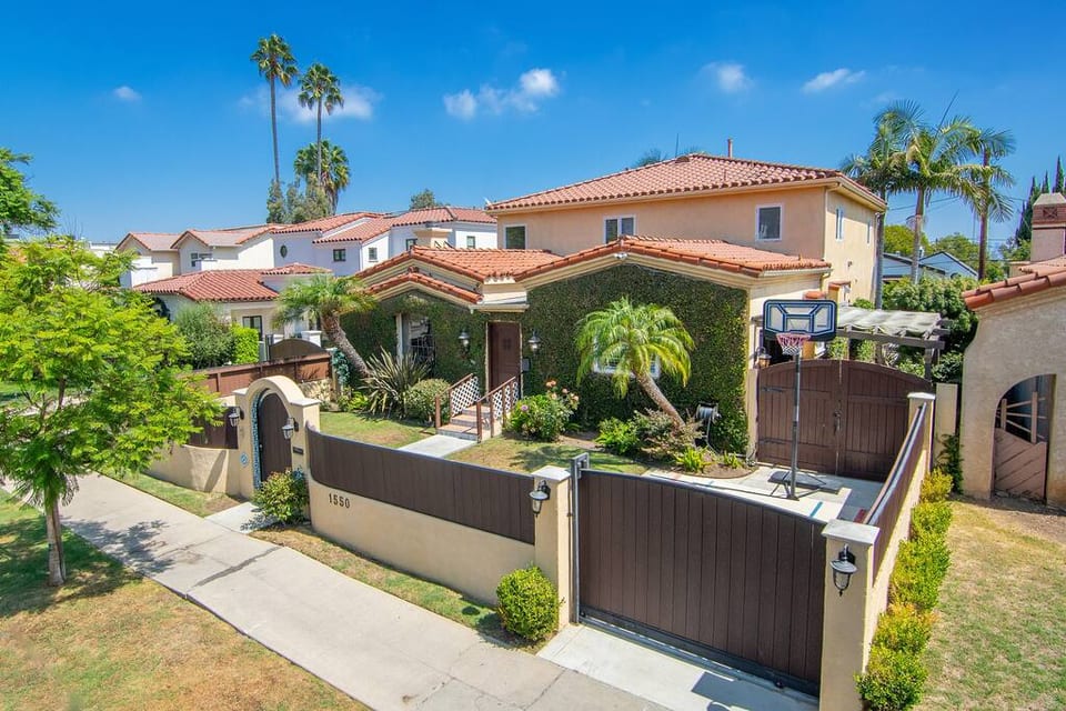 6BR LA Home with Large Backyard - Los Angeles