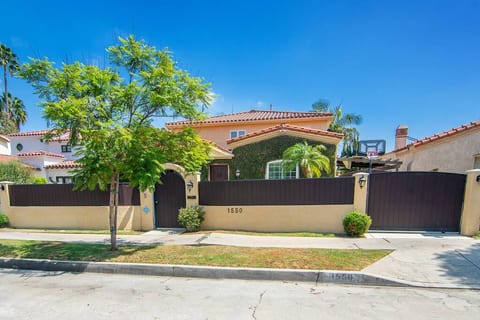 6BR LA Home with Large Backyard